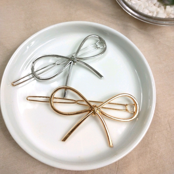 2pc Gold & Silver Bow Hair Clips - Picture 1 of 3
